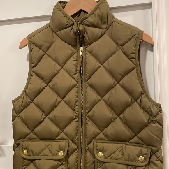 J. Crew Olive Green Irish Moss Excursion Quilted Down Vest. - Picture 3 of 8